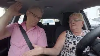 Pani Halinka zaskoczyła instruktora znajomością znak&oacute;w drogowych i swoim tatuażem! [Nauka jazdy]