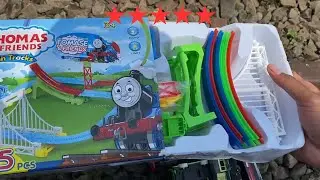 Aksi Seru di Rel Kereta Mencari Mainan Tayo dan Gerbong Kereta!