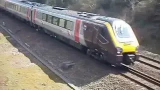 Crosscountry Voyagers no's 220002-220013 @ Ram Hill {1S49} 05/04/2016.