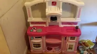 Assembling Step 2 Fun with friends kitchen