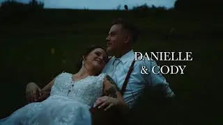 The Wedding in a Bluff Valley | Danielle & Cody