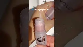 The GLOW! 👀 #jellymakeup #jelly #glitter #glittermakeup #shimmer #highlighter #chrome