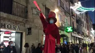 Pasacalles con los carteros reales en Salamanca