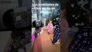Ni&ntilde;a de espa&ntilde;a viendo los regalos de navidad #best #clips #memes #espa&ntilde;a #andaluc&iacute;a