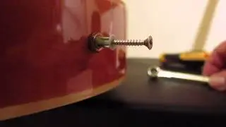 Wie man die Buchse einer Gitarre festzieht - How to tighten a guitar jack
