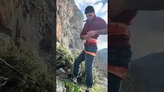 ⛰️Dando los &uacute;ltimos testeos a este arn&eacute;s de @petzl_official, el SITTA.