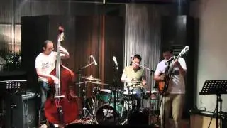 Nikita Dompas - How Great Thou Art ~ Everybody Wants to Rule the World @ Mostly Jazz 27/11/11 [HD]