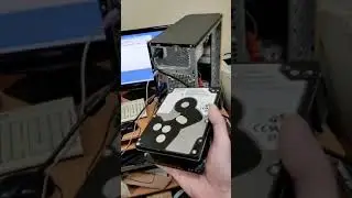 Нашёл старый огромный HDD. Скорей всего интерфейс SCSI