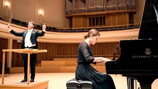 A Modest Woman Overlooked at the Piano Recital, Until Her First Melody Left the Maestro Stunned