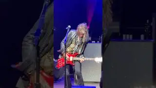 Joe Perry Shreds in Boston