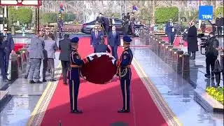 الرئيس السيسي يضع أكاليل الزهور على النصب التذكاري لشهداء الشرطة