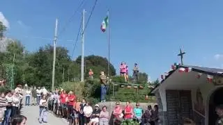 L'alzabandiera alla festa degli alpini di Pasturo alla chiesetta di Cornisella, domenica 11 09 2016