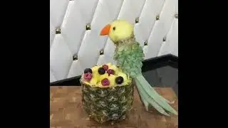 ПОПУГАЙ ИЗ АНАНАСА УКРАШЕНИЕ СТОЛА.