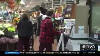 Shoppers Crowd Area Supermarkets Across Mass. Ahead Of Thanksgiving