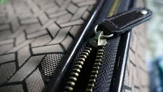 Sound recording #67 : Opening a bag zipper
