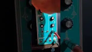 Ring Modulator de Music From Outer Space. construido por N&uacute;cleo.