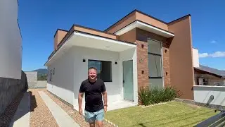 TOUR CASA PRONTA  COM 80 M² - FACHADA MODERNA COM 3 DORMITÓRIOS SENDO 1 SUÍTE.