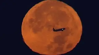 Super Moon: Footage of Plane Passing Over Moon