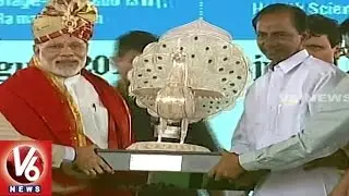 CM KCR Presents Memento To PM Narendra Modi And Union Ministers | V6 News