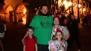 Family day in Magic Kingdom! Jason is Featured in Laugh Floor! 🤣