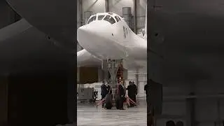 Putin Climbs Into Cockpit of Russian Supersonic Bomber Jet