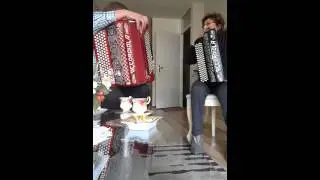 Duo heesbeen samen met toos lekker ouderwets gezellig