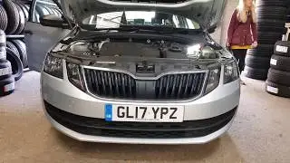 Как заменить лампу ближнего света H7 в Skoda Octavia Full HD