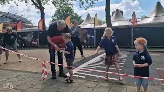 Kleinkinderen Ton Groot Beumer, sheriffs van KidsAdventureland.