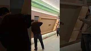 Установка деревянной тумбы под телевизор &laquo;под ключ&raquo; &ndash; современный декор для гостиной!