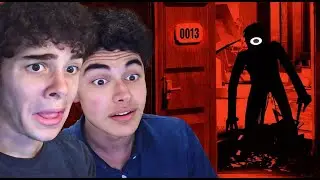 GD Pros VS The SCARIEST Roblox Game!
