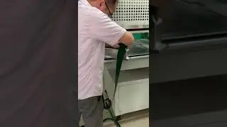 乐一LOYICN HF welding machine working video of How are the wedge lists held in the Molds