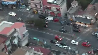 Non si fermano all&rsquo;alt e durante la fuga, investono poliziotto