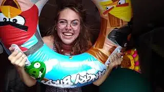 Надуваем круг для плавания и пляжный мяч Angry Bird | Надувной мяч Looner Girl