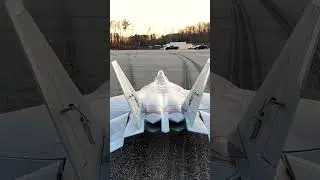 F-22 Take off w/Afterburner. #jet #f22 #rc