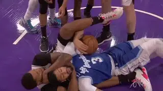 Rudy Gay put Anthony Davis in the sleeper hold 🤭