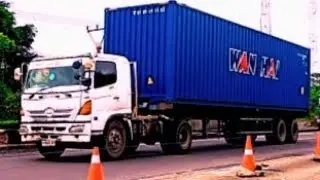 Cuacanya mendung pengemudi truk lancar jaya