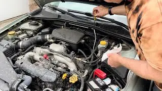 Как проверить уровень жидкости в автоматической коробке передач на автомобиле Subaru Outback 2003...