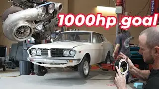 Toyota Corona 1970 года выпуска и самый большой турбокомпрессор, который нам удалось найти (106 мм).