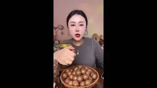 Live broadcast of street food specialties and fruit delicacies