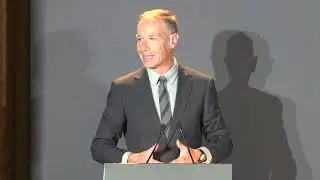 Francesc Torralba agradece el premio Pla por Anatom&iacute;a de la esperanza y explica de qu&eacute; trata