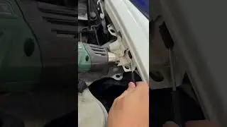 Замена фиксатора багажника Tesla Model 3 #автомобиль #сделайсам #teslamodel3