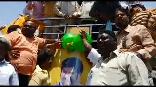 Balakrishna Fans Protest in Annatapur on BJP Leaders