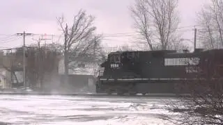 Norfolk Southern 22K Train Comes To a Stop