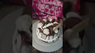 chocolate#cake #shortsfeed #birthdaycake #cakedesign #howtomakecakecreamathome #sheela with cooking