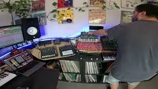 Synth Jam 002 / CircuitTracks+Neutron+Microfreak+ProVSMin+2600+Live12+BitWig