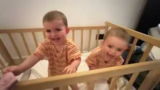 Двойняшки вечерние игры . Зои и Ларе 1.1 годик