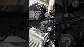 How to do a tank lift on a #harleydavidson #fortyeight | Not easy to do with one hand 😆 #motorcycle