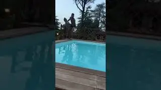 Pap&agrave;antonio butta in piscina Figliachiara e si fa male !!!! #shorts