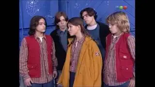 Primer beso de Pato y Barra