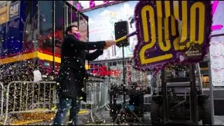 New York City Says &lsquo;Good Riddance' to 2020 | NBC New York